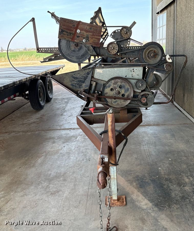 image for item EJ0323 Gleaner  F2 combine