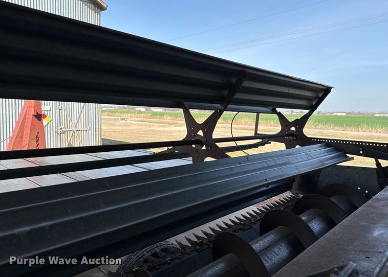 image for item EJ0323 Gleaner  F2 combine