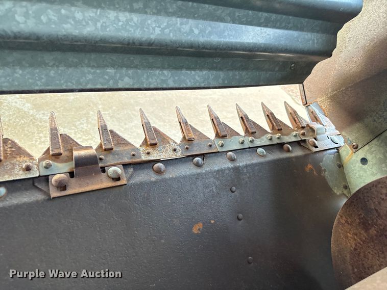 image for item EJ0323 Gleaner  F2 combine