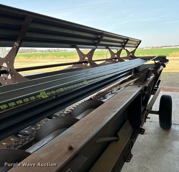 image for item EJ0323 Gleaner  F2 combine