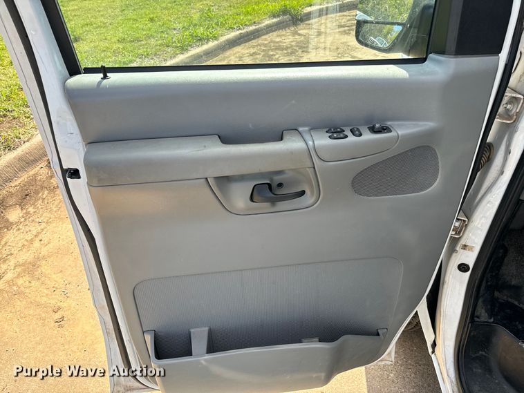 image for item EJ0374 2004 Ford E150 prisoner transport van