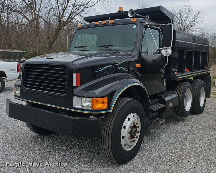 image for item EJ6198 1991 International 4900 dump truck