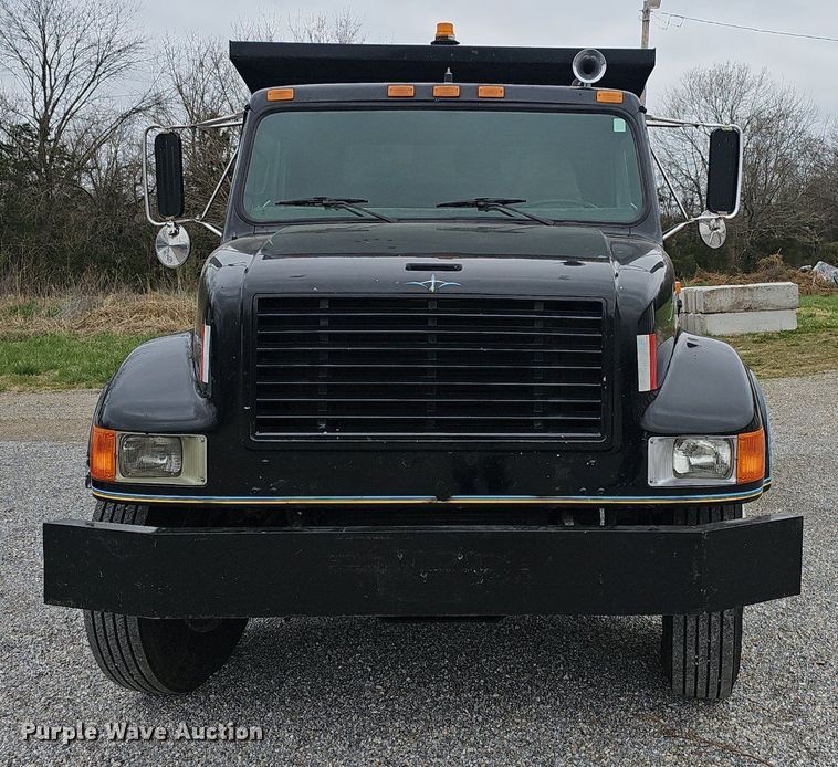 image for item EJ6198 1991 International 4900 dump truck
