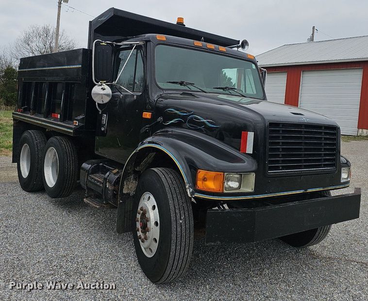 image for item EJ6198 1991 International 4900 dump truck