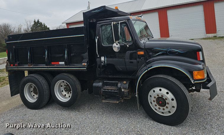 image for item EJ6198 1991 International 4900 dump truck