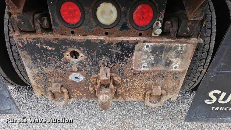 image for item EJ6198 1991 International 4900 dump truck