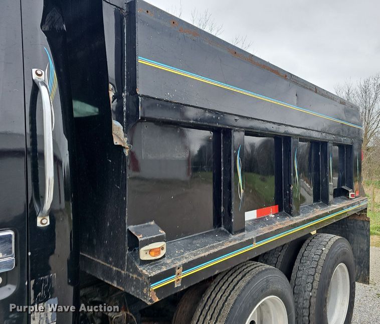 image for item EJ6198 1991 International 4900 dump truck