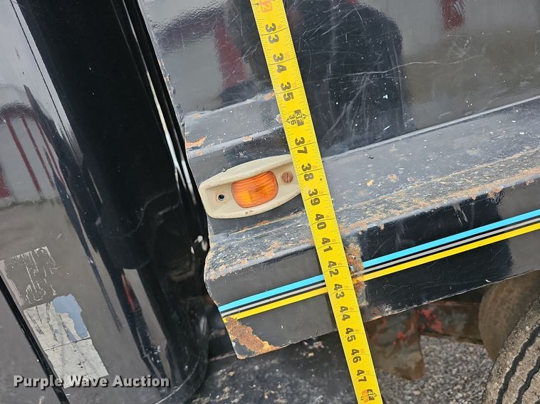 image for item EJ6198 1991 International 4900 dump truck