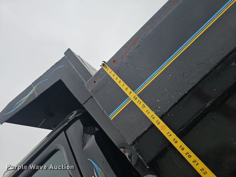 image for item EJ6198 1991 International 4900 dump truck