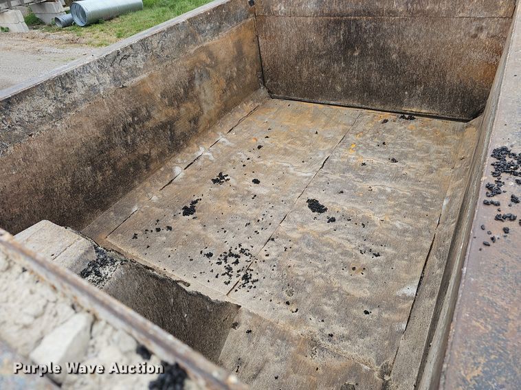 image for item EJ6198 1991 International 4900 dump truck