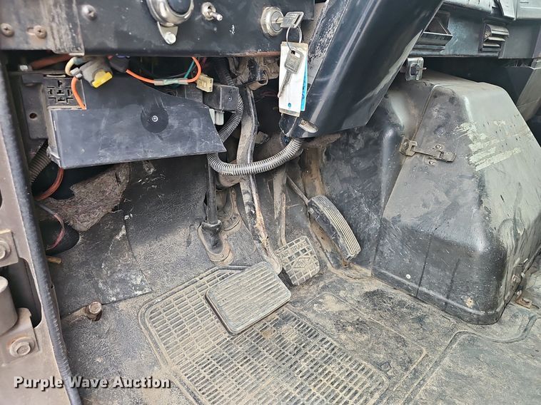 image for item EJ6198 1991 International 4900 dump truck