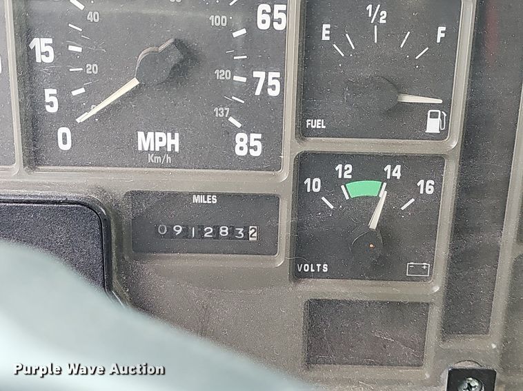 image for item EJ6198 1991 International 4900 dump truck