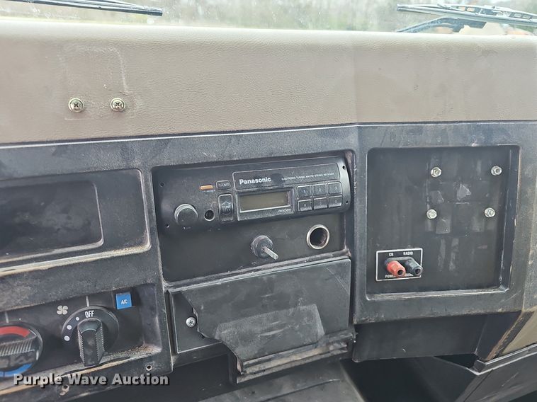 image for item EJ6198 1991 International 4900 dump truck