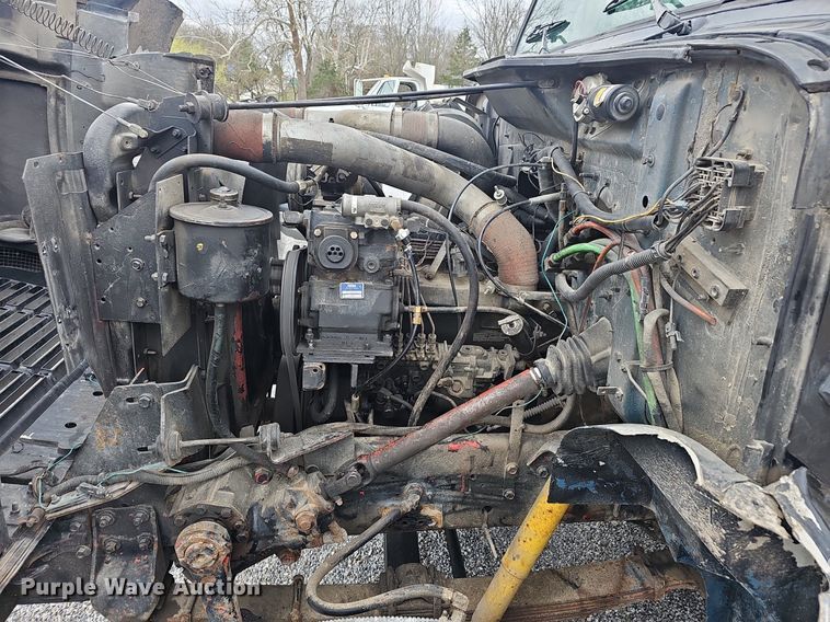 image for item EJ6198 1991 International 4900 dump truck