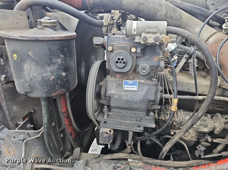 image for item EJ6198 1991 International 4900 dump truck