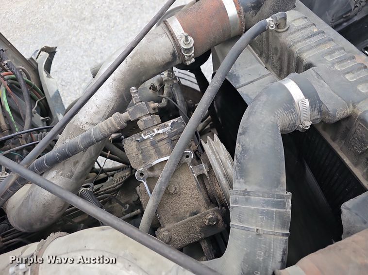 image for item EJ6198 1991 International 4900 dump truck