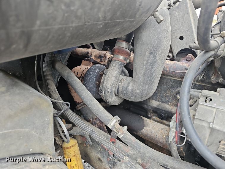 image for item EJ6198 1991 International 4900 dump truck