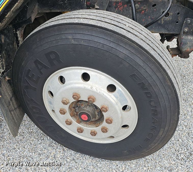 image for item EJ6198 1991 International 4900 dump truck