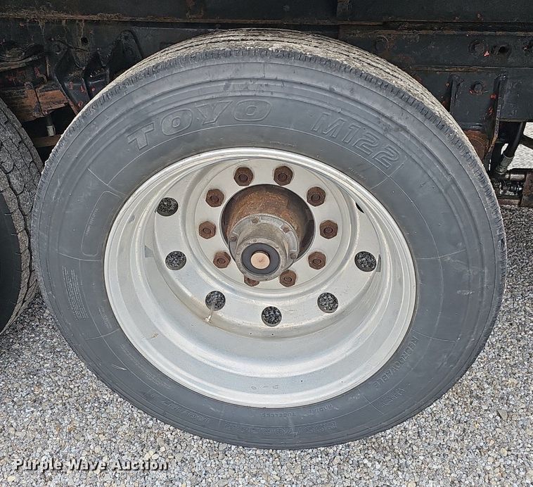 image for item EJ6198 1991 International 4900 dump truck