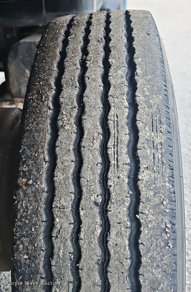 image for item EJ6198 1991 International 4900 dump truck