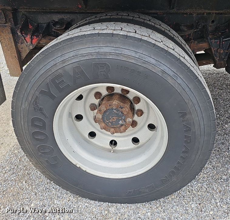 image for item EJ6198 1991 International 4900 dump truck