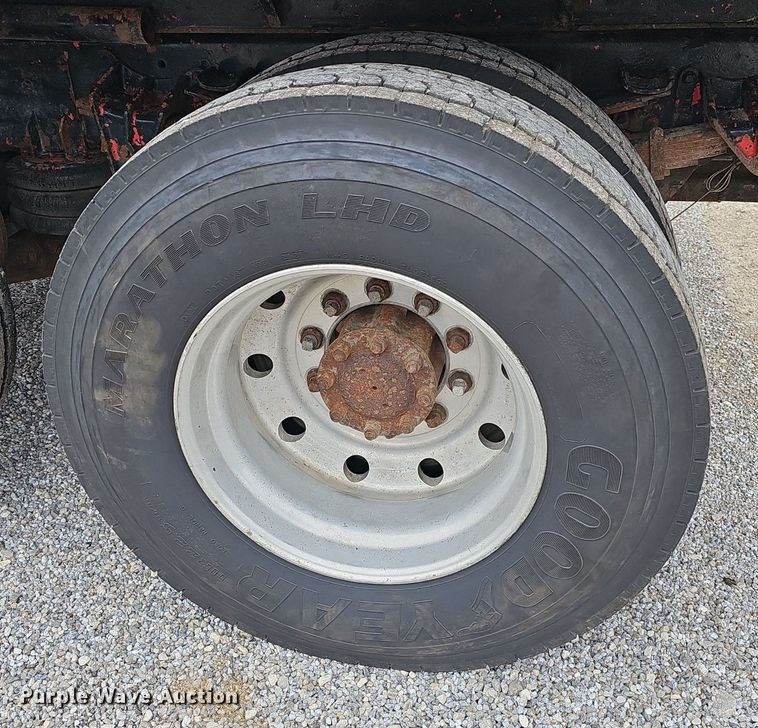 image for item EJ6198 1991 International 4900 dump truck