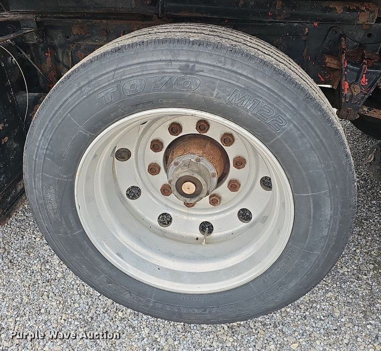 image for item EJ6198 1991 International 4900 dump truck