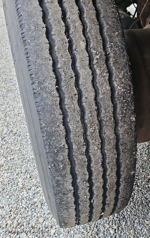 image for item EJ6198 1991 International 4900 dump truck