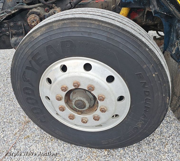 image for item EJ6198 1991 International 4900 dump truck