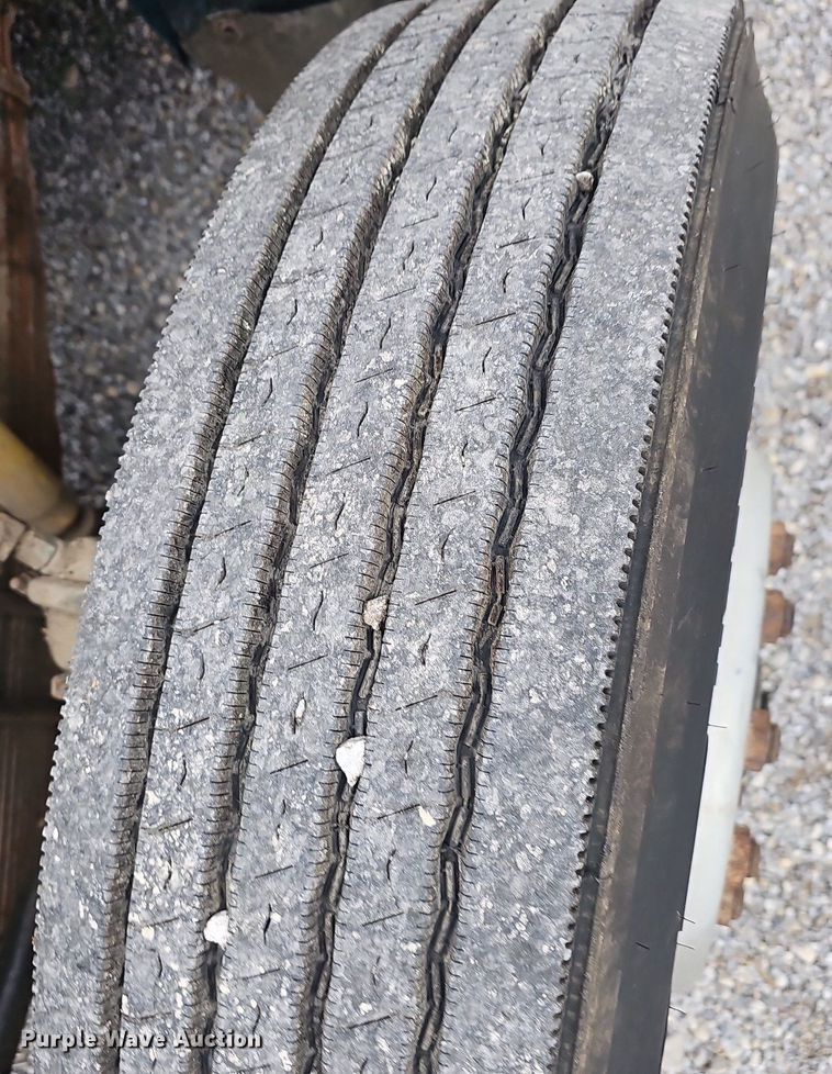 image for item EJ6198 1991 International 4900 dump truck