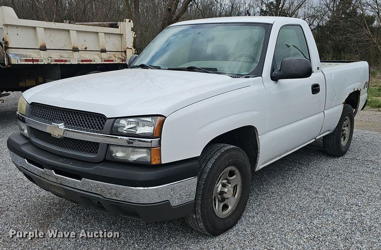 image for item EJ6199 2004 Chevrolet Silverado 1500 pickup truck