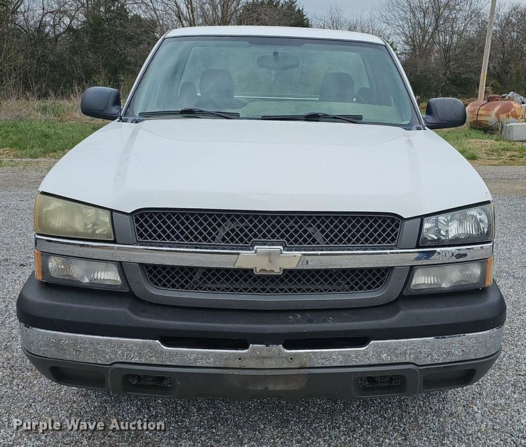 image for item EJ6199 2004 Chevrolet Silverado 1500 pickup truck
