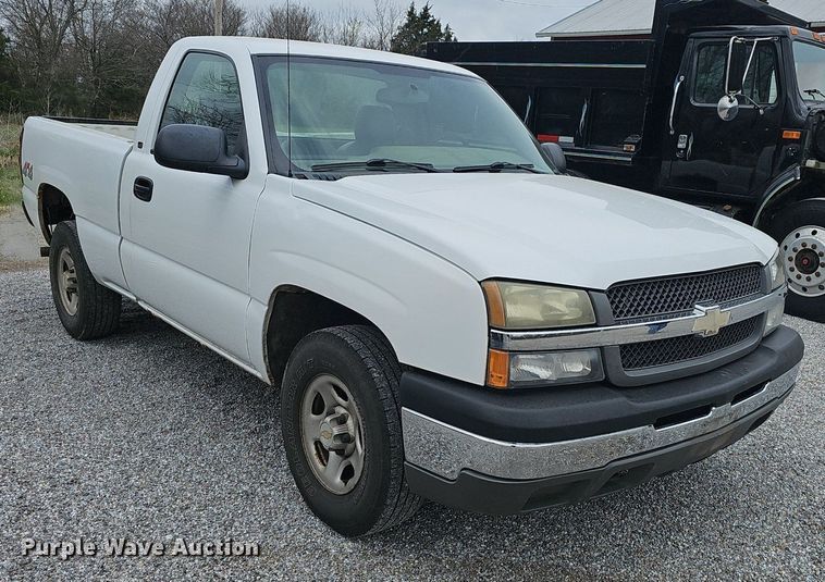 image for item EJ6199 2004 Chevrolet Silverado 1500 pickup truck