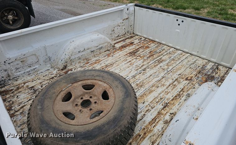 image for item EJ6199 2004 Chevrolet Silverado 1500 pickup truck