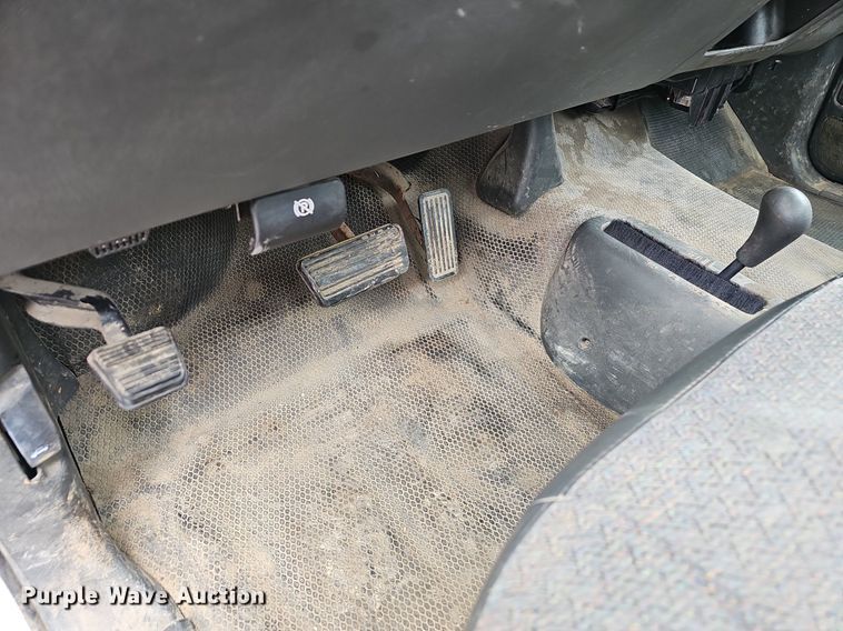 image for item EJ6199 2004 Chevrolet Silverado 1500 pickup truck