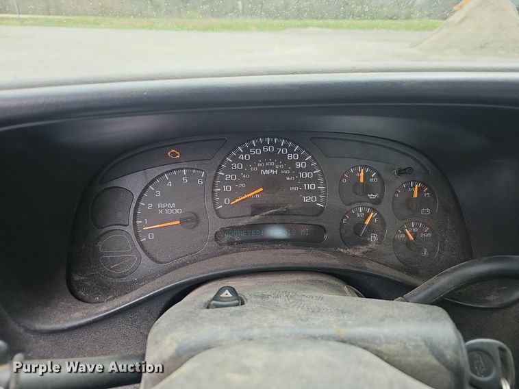 image for item EJ6199 2004 Chevrolet Silverado 1500 pickup truck