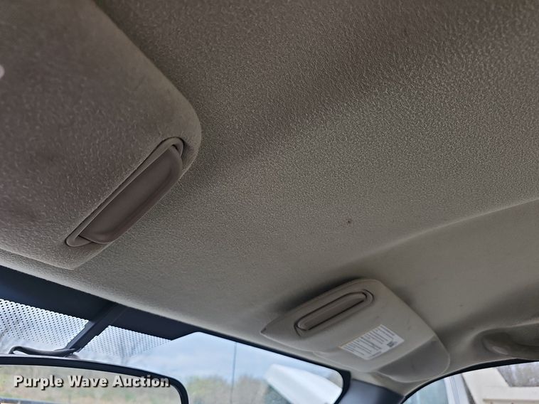 image for item EJ6199 2004 Chevrolet Silverado 1500 pickup truck