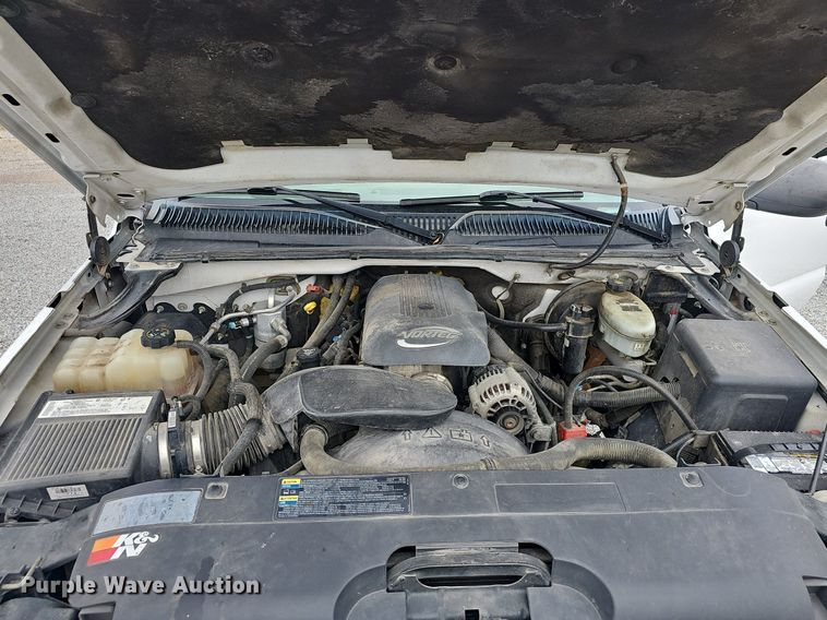 image for item EJ6199 2004 Chevrolet Silverado 1500 pickup truck