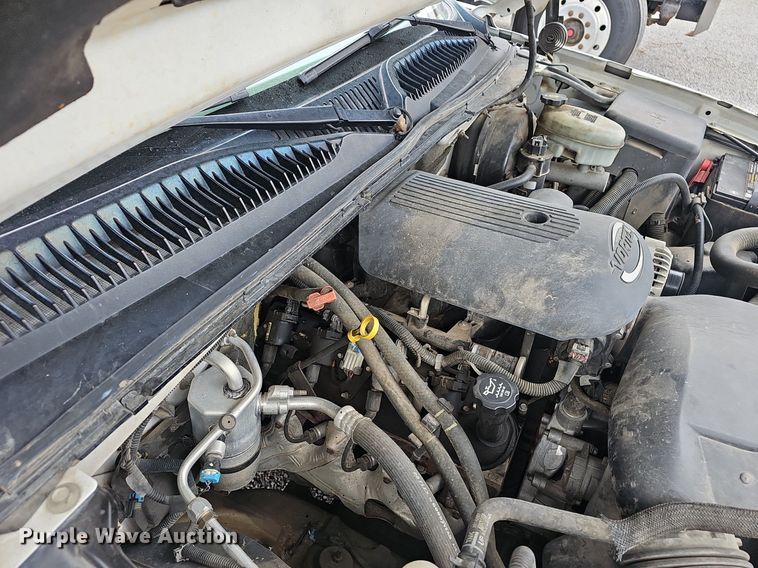 image for item EJ6199 2004 Chevrolet Silverado 1500 pickup truck