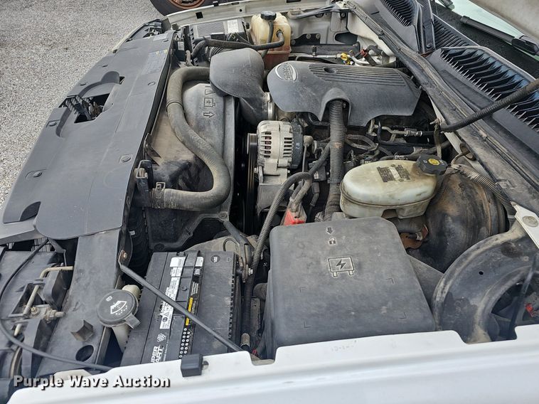 image for item EJ6199 2004 Chevrolet Silverado 1500 pickup truck