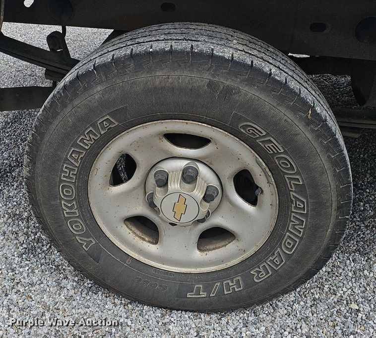 image for item EJ6199 2004 Chevrolet Silverado 1500 pickup truck