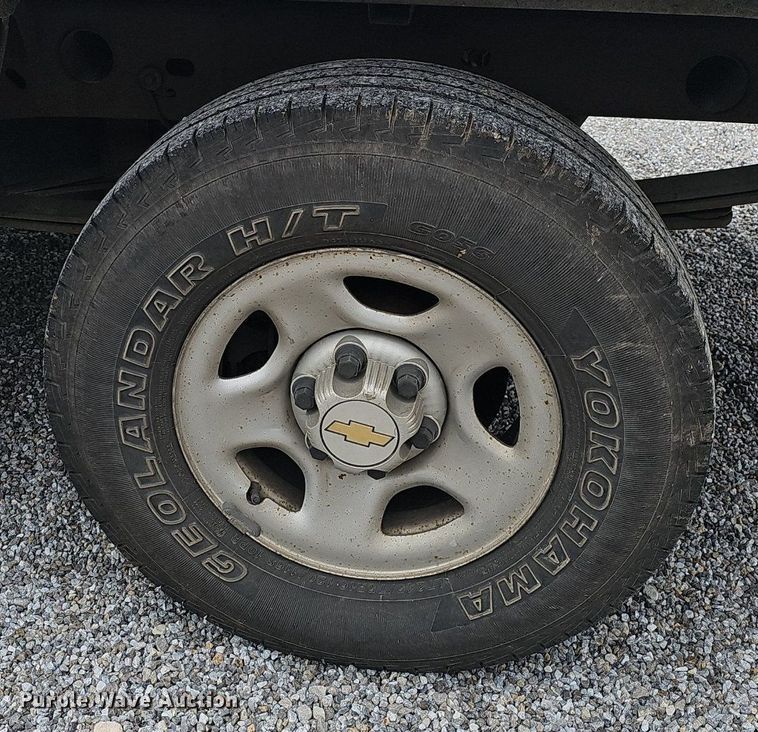 image for item EJ6199 2004 Chevrolet Silverado 1500 pickup truck