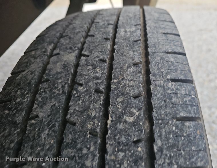 image for item EJ6199 2004 Chevrolet Silverado 1500 pickup truck