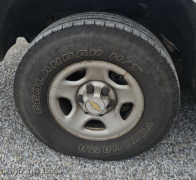 image for item EJ6199 2004 Chevrolet Silverado 1500 pickup truck