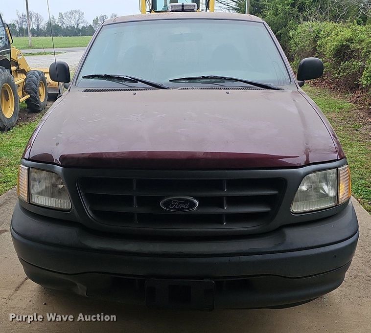 image for item EJ6235 2003 Ford F150 XL pickup truck