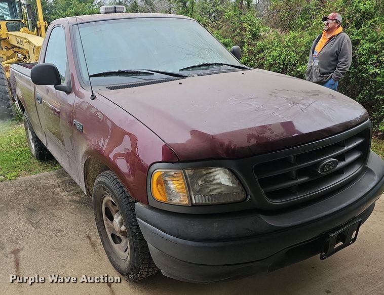 image for item EJ6235 2003 Ford F150 XL pickup truck