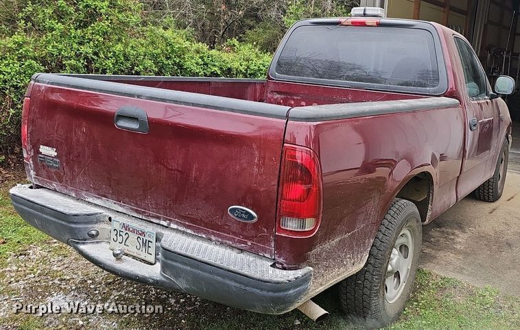 image for item EJ6235 2003 Ford F150 XL pickup truck