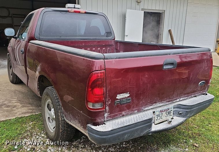 image for item EJ6235 2003 Ford F150 XL pickup truck