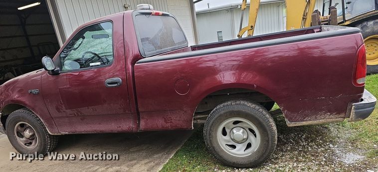 image for item EJ6235 2003 Ford F150 XL pickup truck