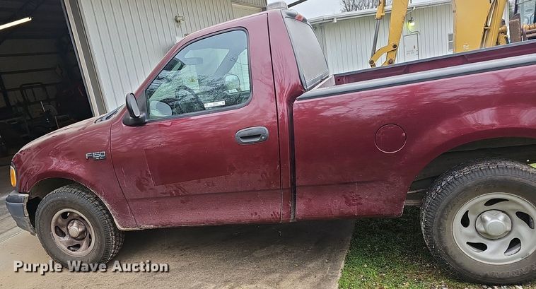 image for item EJ6235 2003 Ford F150 XL pickup truck